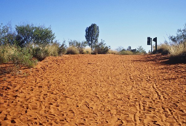 Ulara: footpath. Photo: L. Bobke